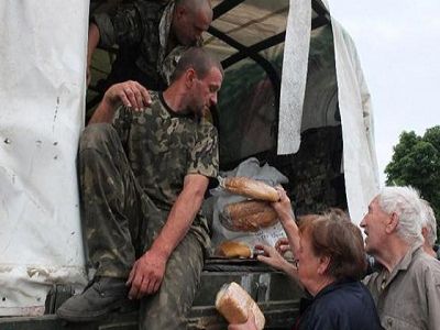 Раздача гуманитарки в Славянске