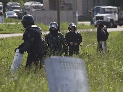 ОМОНовцы в Плеханово, 30.5.16. Источник - mk.ru