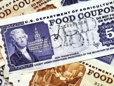 Продовольственные купоны (food stamps) США. Фото: kbnd.com