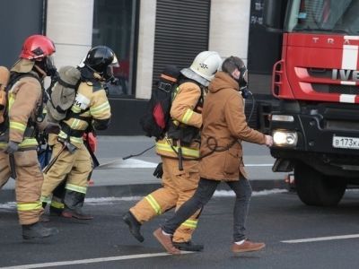 Спасатели на химзаводе. Фото: spb.mk.ru