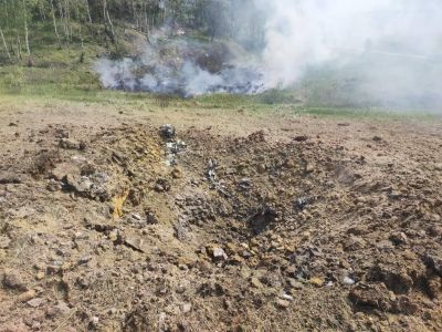 Воронка от беспилотника в Калужской области. Фото: Владислав Шапша
